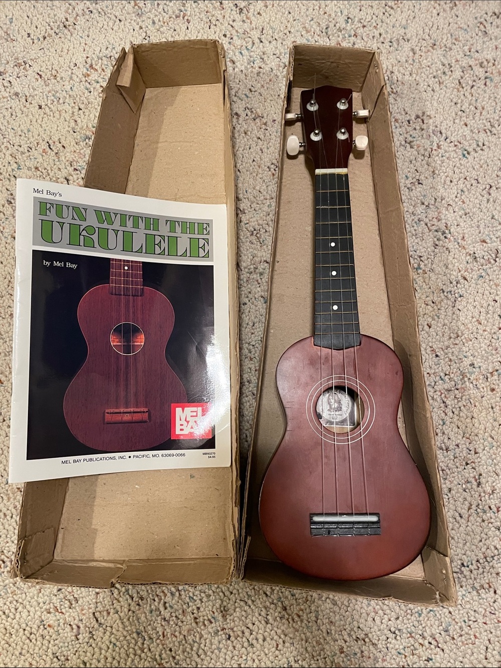 Santa Rosa Guitar Company Ukelele with Book